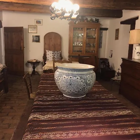 Casale Del Monte, * بيزارو